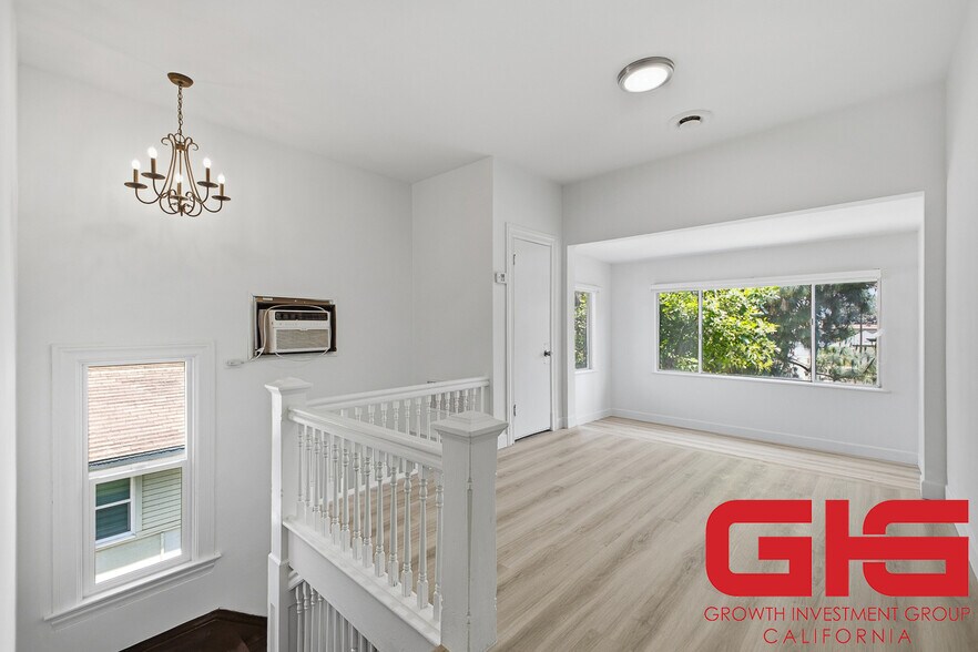405 N Euclid Ave, Pasadena, CA à vendre - Photo du bâtiment - Image 3 de 44