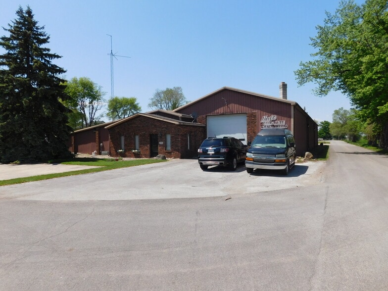 109 N Harrison St, Leesburg, IN for sale - Building Photo - Image 2 of 15
