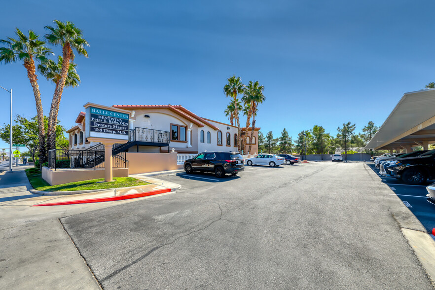 2801 W Charleston Blvd, Las Vegas, NV for lease - Building Photo - Image 1 of 11