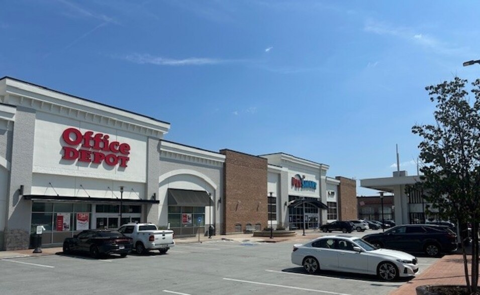 HOWELL MILL Rd, Atlanta, GA à louer - Photo du bâtiment - Image 2 de 8