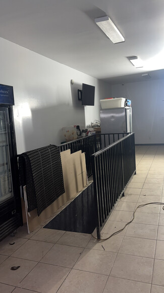 Plus de détails pour 192 Bay St, Staten Island, NY - Commerce de détail à louer