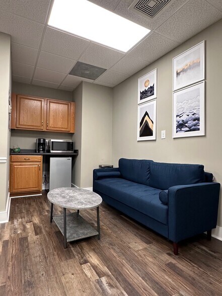 2301 Stonehenge Dr, Raleigh, NC à louer - Photo du bâtiment - Image 3 de 17