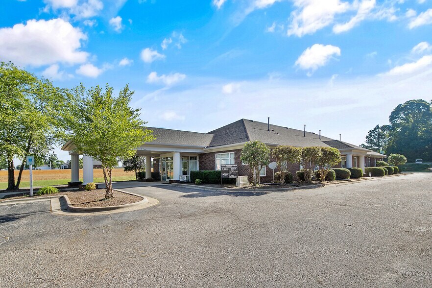 303-305 Tilghman Dr, Dunn, NC à vendre - Photo du bâtiment - Image 2 de 30