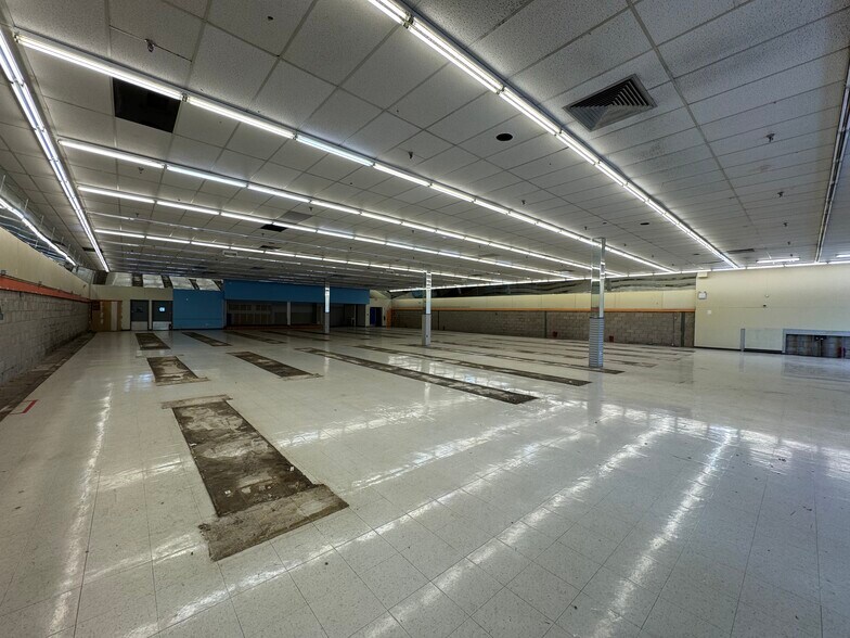 399 William Floyd Pky, Shirley, NY for lease - Building Photo - Image 3 of 6