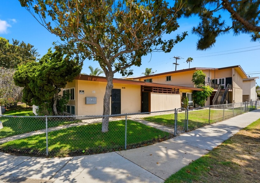 10242 S 10th Ave, Inglewood, CA for sale - Building Photo - Image 3 of 10