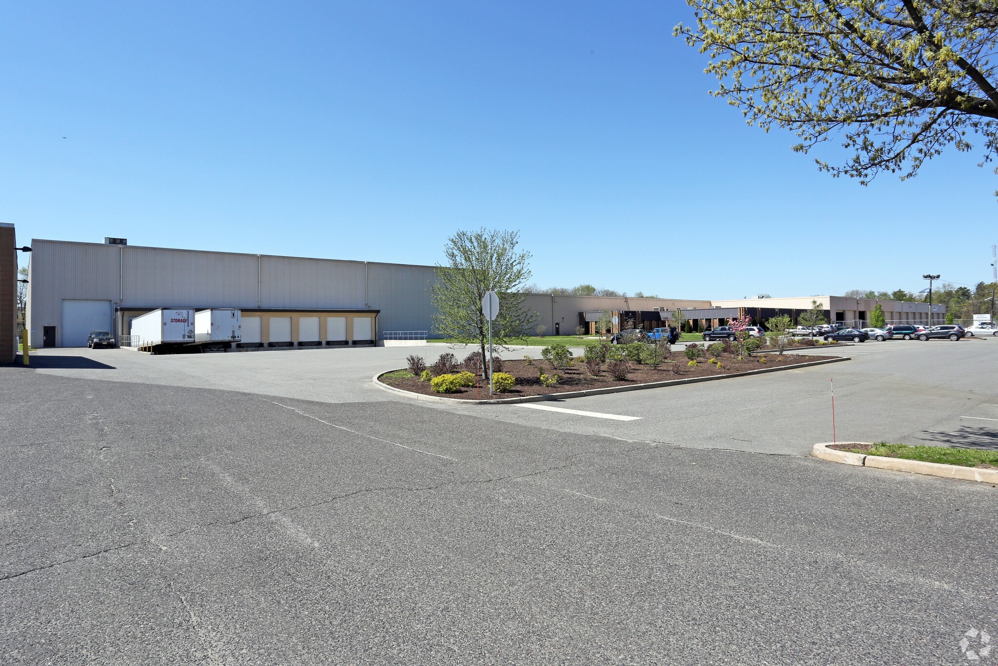11 Perina Blvd, Cherry Hill, NJ for lease Primary Photo- Image 1 of 14