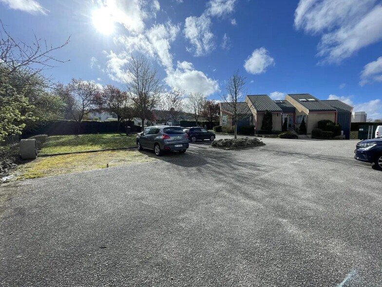 Local d'activités dans Linas à vendre - Photo du bâtiment - Image 1 de 14