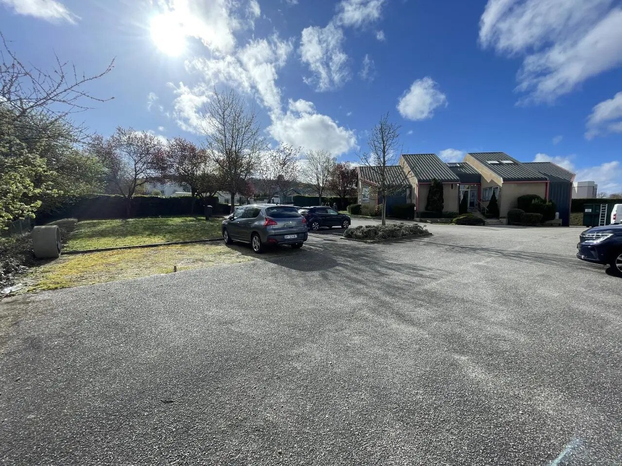 Office in Linas for sale Primary Photo- Image 1 of 15