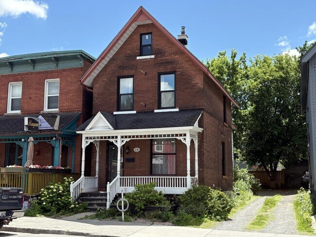 More details for 636 Somerset St W, Ottawa, ON - Retail for Sale