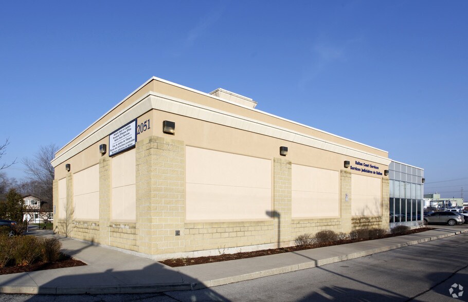 2051 Plains Rd E, Burlington, ON for sale - Primary Photo - Image 1 of 1