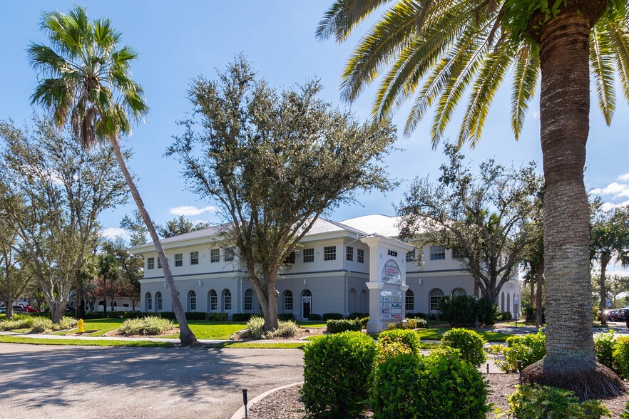 3820 Colonial Blvd, Fort Myers, FL for lease - Building Photo - Image 3 of 27