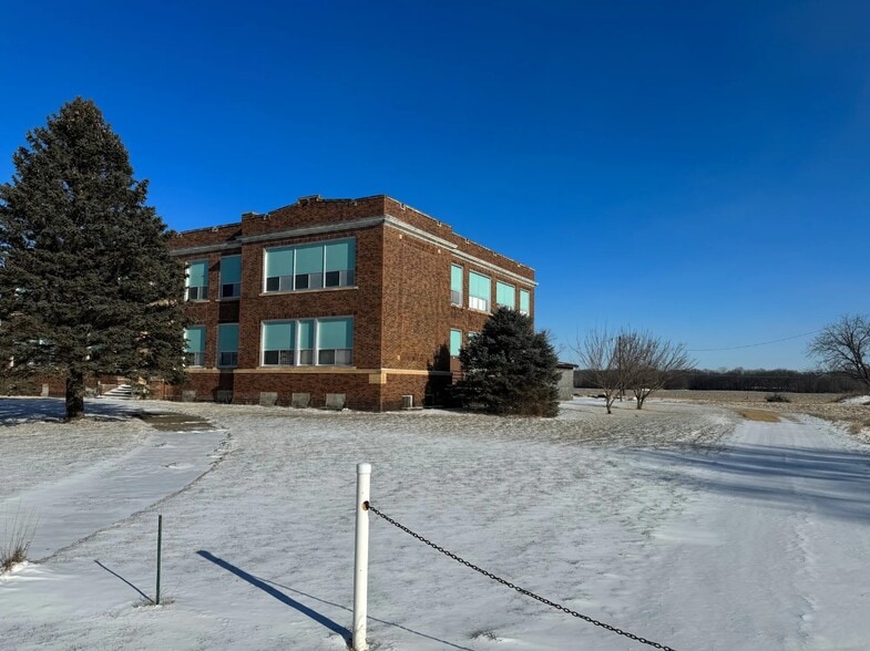 19157 Rapidan Ave, Mankato, MN for sale - Building Photo - Image 2 of 4