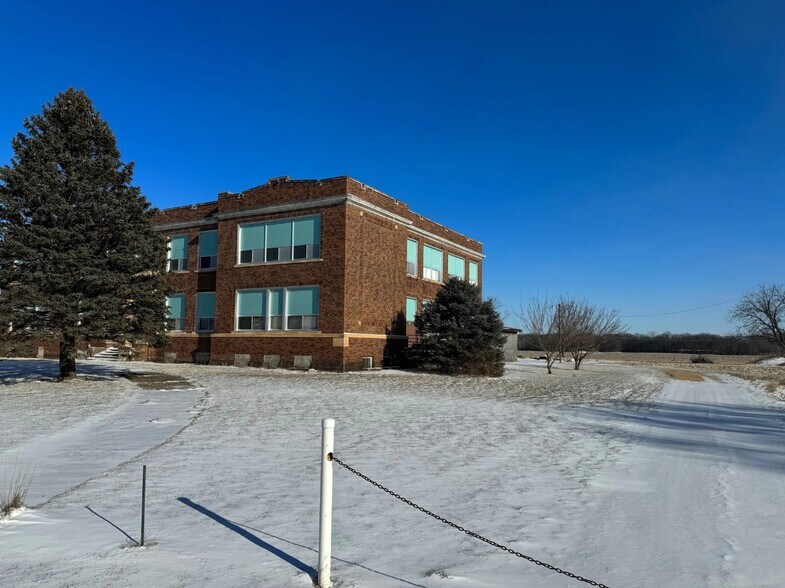 19157 Rapidan Ave, Mankato, MN à vendre - Photo du bâtiment - Image 2 de 4