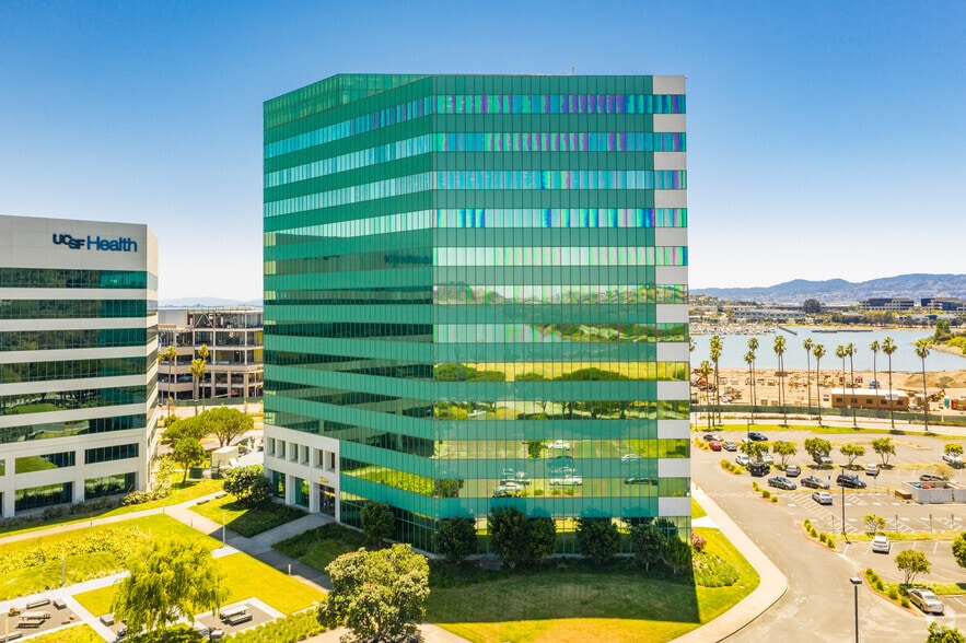 2000 Sierra Point Pky, Brisbane, CA à louer - Photo du bâtiment - Image 2 de 20