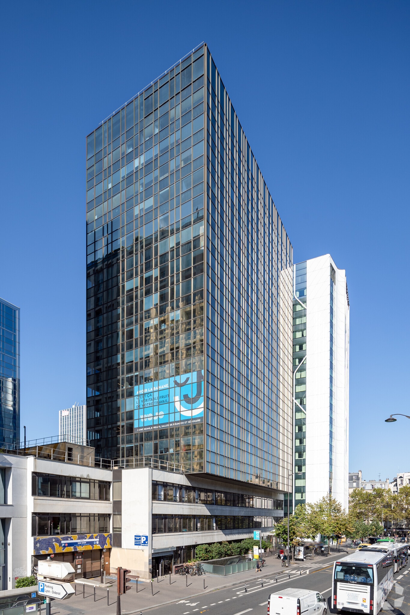 207 Rue De Bercy, Paris for lease Primary Photo- Image 1 of 4