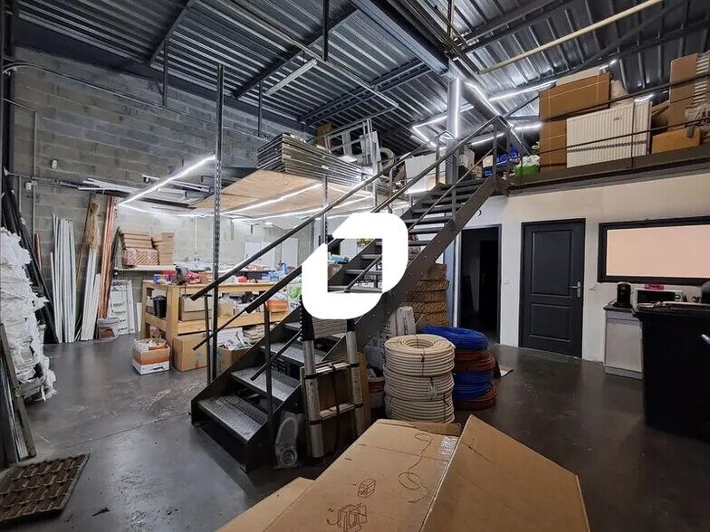 Flex dans Cenon à louer - Photo du bâtiment - Image 2 de 9