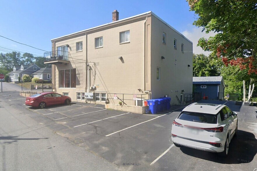 2167 Mineral Spring Ave, North Providence, RI à vendre - Photo du bâtiment - Image 2 de 2