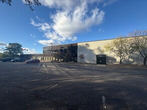 1000 Kristen Ct, Vadnais Heights, MN for lease Interior Photo- Image 2 of 10