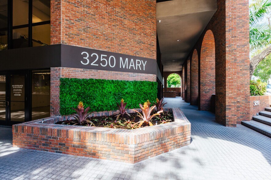 3250 Mary St, Coconut Grove, FL à louer - Photo du bâtiment - Image 3 de 24