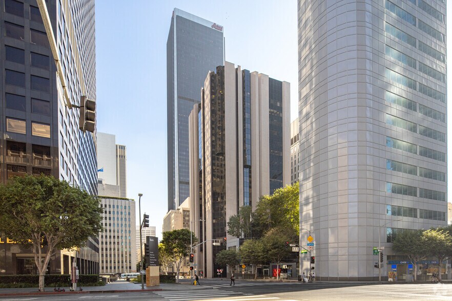 800 W 6th St, Los Angeles, CA à louer - Photo du bâtiment - Image 3 de 14