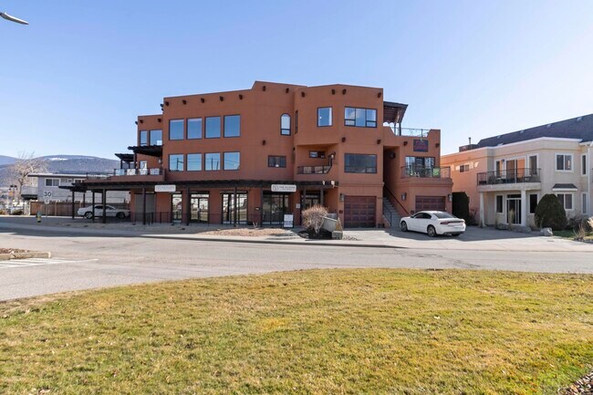 Plus de détails pour 1070 Lakeshore Dr W, Penticton, BC - Spécialité à vendre