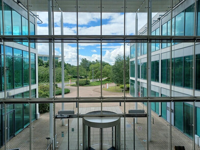 550 Oracle Parkway, Reading à louer - Photo du bâtiment - Image 2 de 13