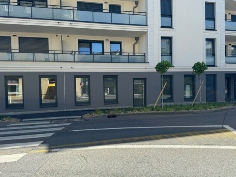 Retail in Hagondange for lease - Building Photo - Image 1 of 6