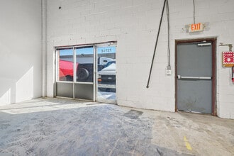 7401-7403 Lockport Pl, Lorton, VA à louer Photo intérieure- Image 1 de 14