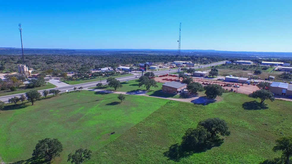 5526 N US Highway 281, Marble Falls, TX à vendre - Photo du bâtiment - Image 1 de 1