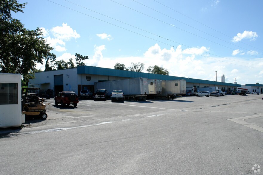 6127-6157 Cyril Ave, Orlando, FL à louer - Photo du bâtiment - Image 2 de 14