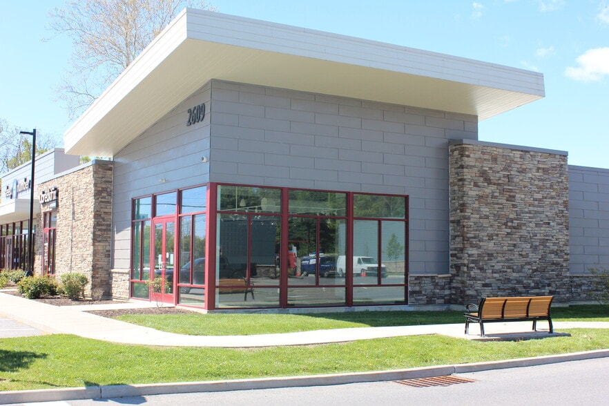 2627 South Rd, Poughkeepsie, NY à louer - Photo du bâtiment - Image 2 de 17