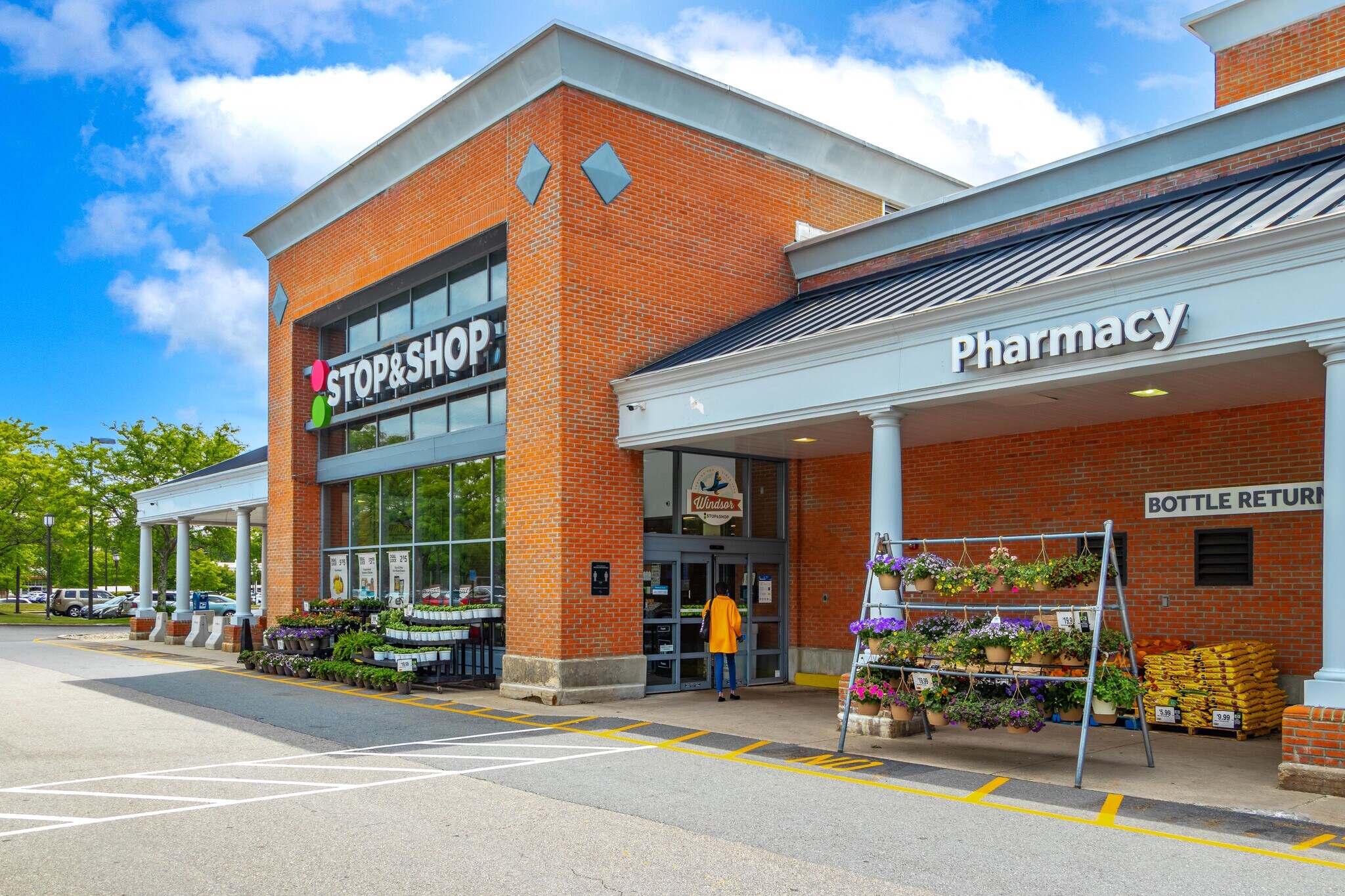 1095 Kennedy Rd, Windsor, CT à louer Photo principale- Image 1 de 9