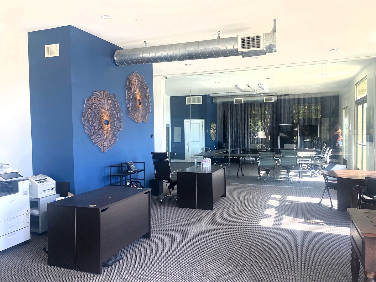 202 Village Commons Blvd, Camarillo, CA 93012 - Unité 11 & 13 - - Photo intérieure - Image 1 of 12