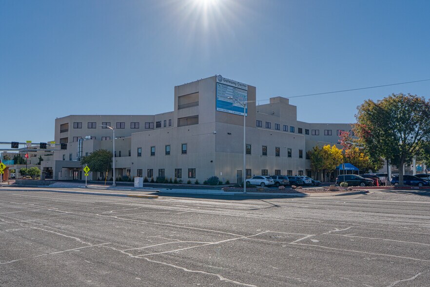 5400 Gibson Blvd SE, Albuquerque, NM à louer - Photo du bâtiment - Image 2 de 16