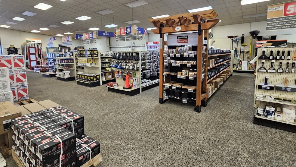 642 Commerce Ave, Longview, WA for lease - Building Photo - Image 2 of 18