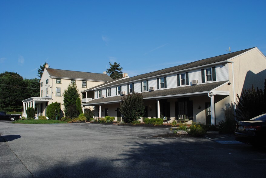 74 Pottstown Pike, Chester Springs, PA à louer - Photo du bâtiment - Image 2 de 3