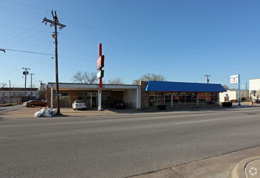 208 E Irving Blvd, Dallas, TX for sale - Building Photo - Image 3 of 9