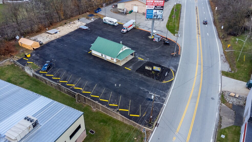 702 Industrial Blvd, Latrobe, PA à vendre - Photo du bâtiment - Image 2 de 58