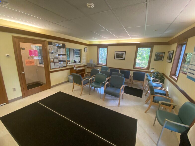 27 Mill St, Waldoboro, ME à vendre - Photo intérieure - Image 2 de 7