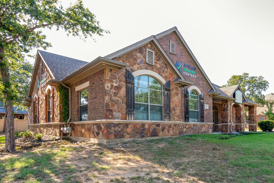 7956 Davis Blvd, North Richland Hills, TX à louer - Photo du bâtiment - Image 2 de 7