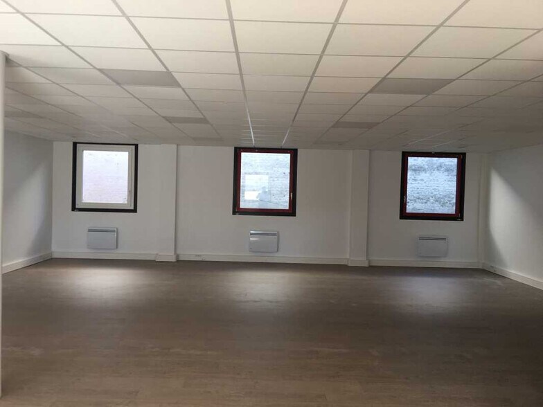 Office in La Madeleine for lease - Interior Photo - Image 3 of 6