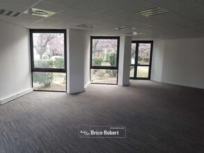 Office in Vénissieux for lease Interior Photo- Image 1 of 5