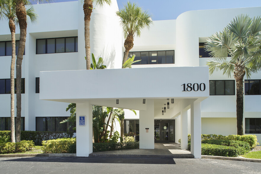 1800 NW Corporate Blvd, Boca Raton, FL for lease - Building Photo - Image 2 of 7