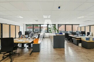 Plus de détails pour Local d'activités à louer