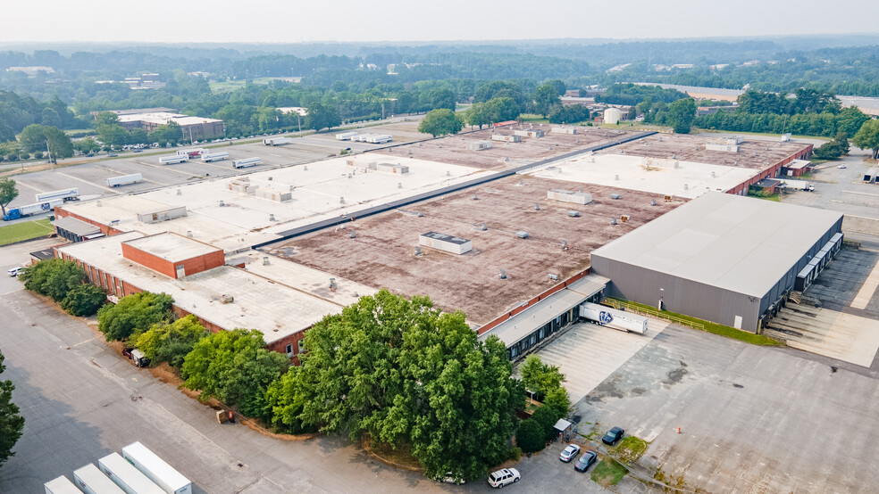 401 W Hanes Mill Rd, Winston-Salem, NC for sale - Building Photo - Image 3 of 12