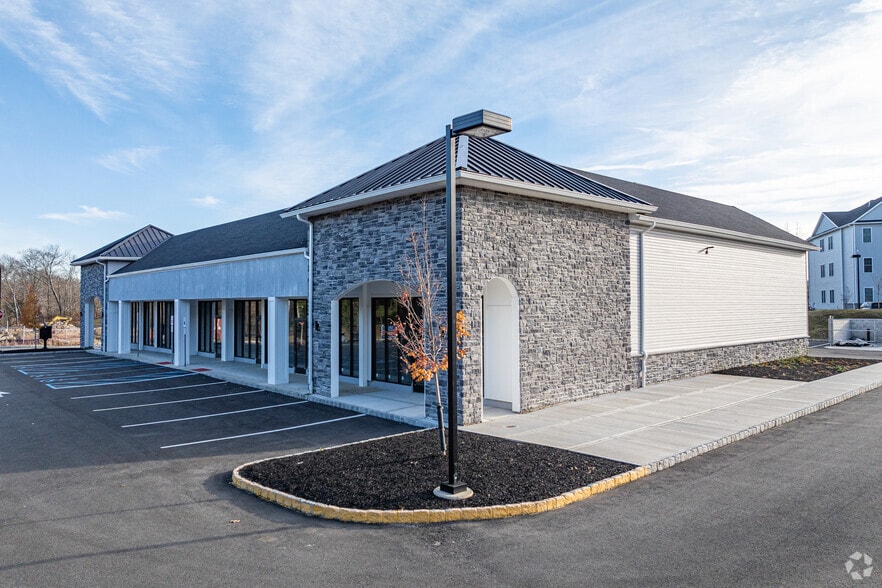 538 Route 34, Matawan, NJ for lease - Primary Photo - Image 1 of 24
