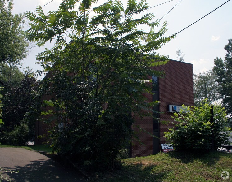 321 Main St, Woodbridge, NJ à louer - Photo du bâtiment - Image 2 de 6