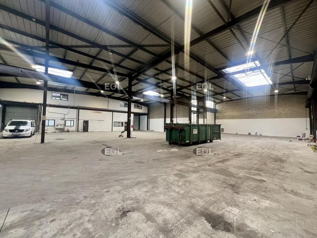 Flex in Le Thillay for lease Building Photo- Image 1 of 8