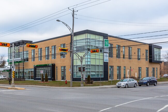 Plus de détails pour 1070 Boul du Curé-Labelle, Blainville, QC - Bureau à vendre