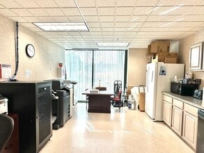 8001 Broadway, Merrillville, IN à louer Photo intérieure- Image 2 de 3